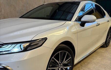 Toyota Camry, 2023 год, 3 850 000 рублей, 4 фотография