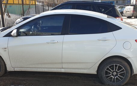 Hyundai Solaris II рестайлинг, 2012 год, 900 000 рублей, 3 фотография