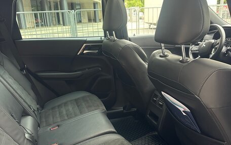 Mitsubishi Outlander, 2022 год, 3 600 000 рублей, 14 фотография