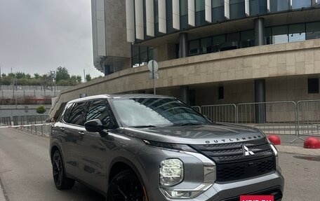 Mitsubishi Outlander, 2022 год, 3 600 000 рублей, 2 фотография