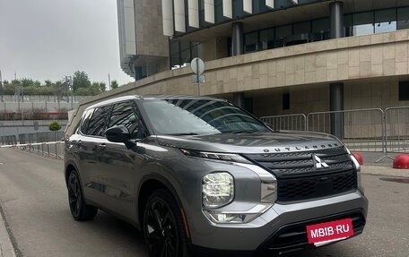 Mitsubishi Outlander, 2022 год, 3 600 000 рублей, 4 фотография