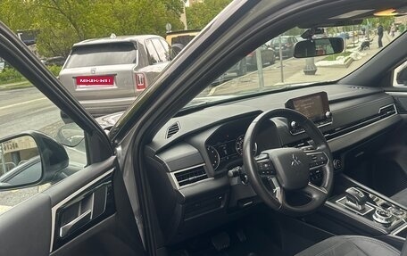 Mitsubishi Outlander, 2022 год, 3 600 000 рублей, 15 фотография