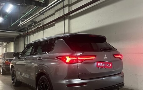 Mitsubishi Outlander, 2022 год, 3 600 000 рублей, 21 фотография
