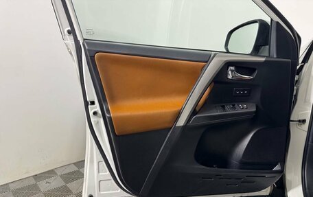 Toyota RAV4, 2017 год, 2 600 000 рублей, 16 фотография