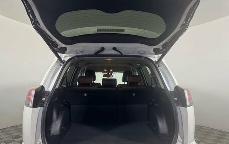 Toyota RAV4, 2017 год, 2 600 000 рублей, 12 фотография