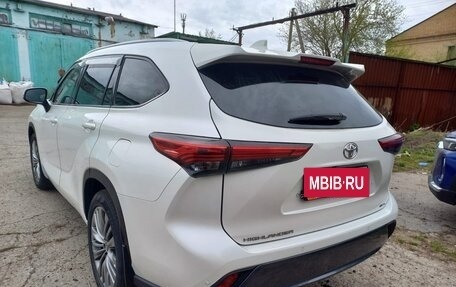 Toyota Highlander, 2021 год, 5 300 000 рублей, 4 фотография