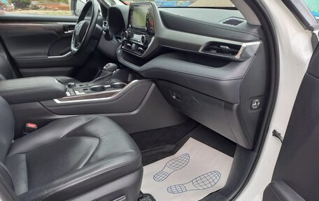 Toyota Highlander, 2021 год, 5 300 000 рублей, 10 фотография