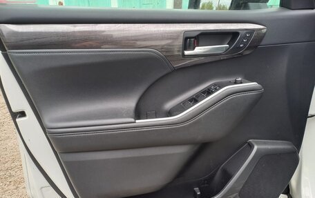 Toyota Highlander, 2021 год, 5 300 000 рублей, 9 фотография