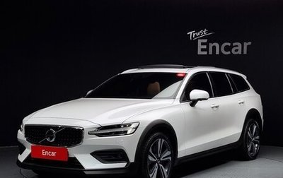 Volvo V60 Cross Country II, 2021 год, 3 750 000 рублей, 1 фотография