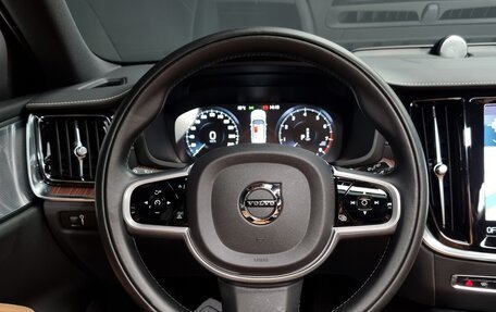 Volvo V60 Cross Country II, 2021 год, 3 750 000 рублей, 8 фотография