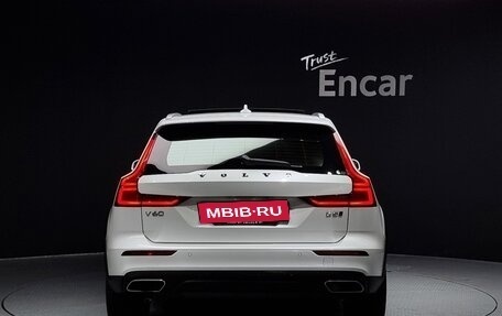 Volvo V60 Cross Country II, 2021 год, 3 750 000 рублей, 4 фотография