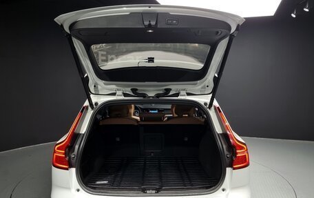 Volvo V60 Cross Country II, 2021 год, 3 750 000 рублей, 20 фотография