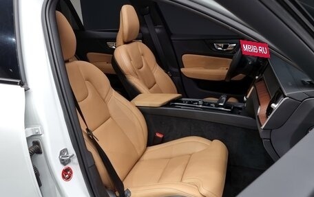 Volvo V60 Cross Country II, 2021 год, 3 750 000 рублей, 15 фотография