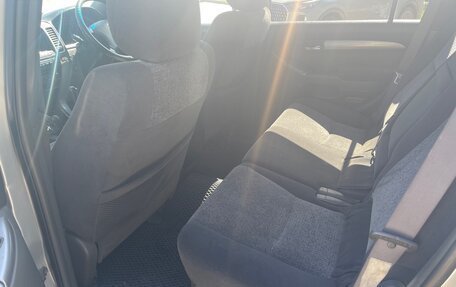 Toyota Land Cruiser Prado 120 рестайлинг, 2004 год, 1 625 000 рублей, 16 фотография