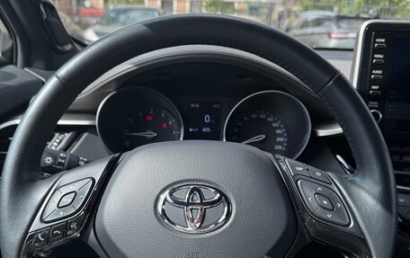 Toyota C-HR I рестайлинг, 2021 год, 3 300 000 рублей, 5 фотография