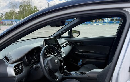 Toyota C-HR I рестайлинг, 2021 год, 3 300 000 рублей, 8 фотография