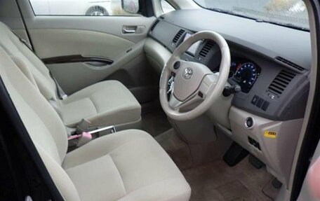 Toyota ISis I, 2012 год, 1 090 000 рублей, 6 фотография