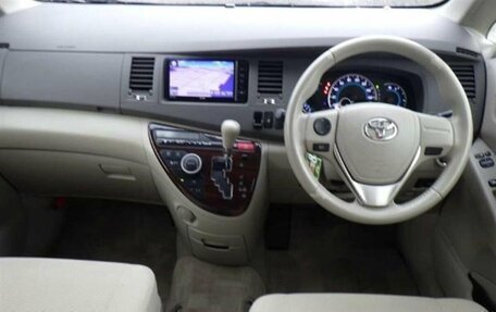 Toyota ISis I, 2012 год, 1 090 000 рублей, 5 фотография
