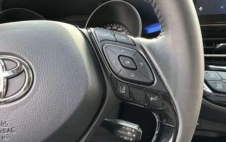 Toyota C-HR I рестайлинг, 2022 год, 2 070 000 рублей, 7 фотография