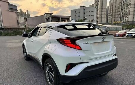Toyota C-HR I рестайлинг, 2022 год, 2 070 000 рублей, 3 фотография