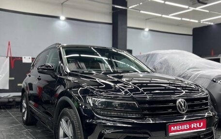 Volkswagen Tiguan II, 2018 год, 2 750 000 рублей, 1 фотография