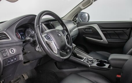 Mitsubishi Pajero Sport III рестайлинг, 2018 год, 3 080 000 рублей, 10 фотография