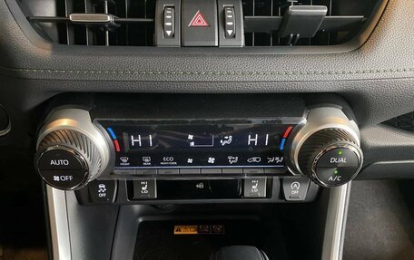 Toyota RAV4, 2025 год, 4 240 000 рублей, 15 фотография