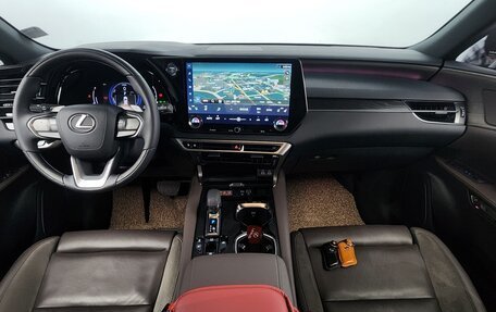 Lexus RX IV рестайлинг, 2023 год, 8 600 000 рублей, 7 фотография