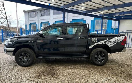 Toyota Hilux VIII, 2022 год, 4 799 000 рублей, 2 фотография