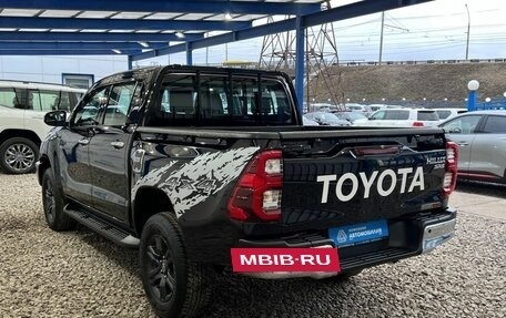 Toyota Hilux VIII, 2022 год, 4 799 000 рублей, 3 фотография