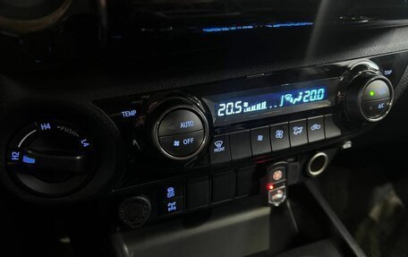 Toyota Hilux VIII, 2022 год, 4 799 000 рублей, 15 фотография