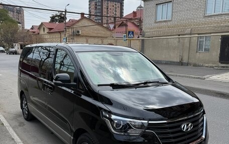 Hyundai H-1 II рестайлинг, 2021 год, 2 960 000 рублей, 2 фотография