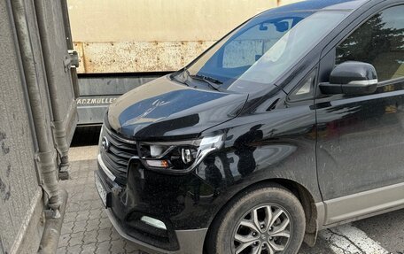 Hyundai H-1 II рестайлинг, 2021 год, 2 960 000 рублей, 20 фотография