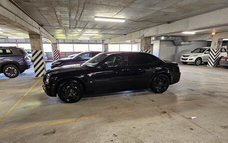 Chrysler 300C II, 2005 год, 1 600 000 рублей, 19 фотография
