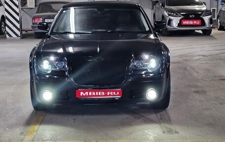 Chrysler 300C II, 2005 год, 1 600 000 рублей, 17 фотография