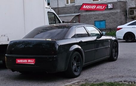 Chrysler 300C II, 2005 год, 1 600 000 рублей, 20 фотография
