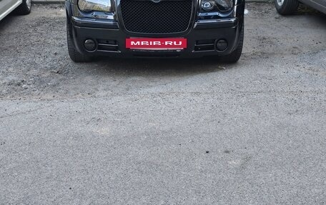 Chrysler 300C II, 2005 год, 1 600 000 рублей, 23 фотография