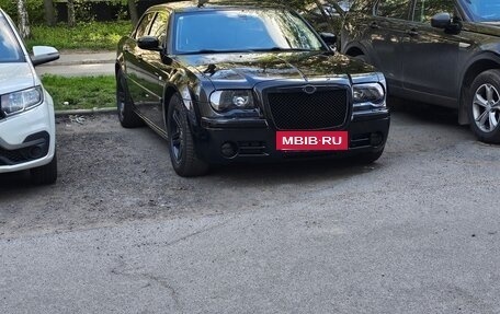 Chrysler 300C II, 2005 год, 1 600 000 рублей, 22 фотография