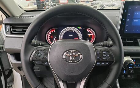 Toyota RAV4, 2022 год, 2 240 000 рублей, 10 фотография