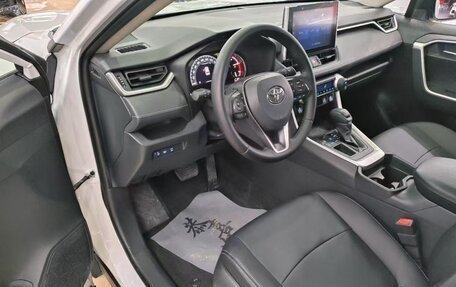 Toyota RAV4, 2022 год, 2 240 000 рублей, 8 фотография