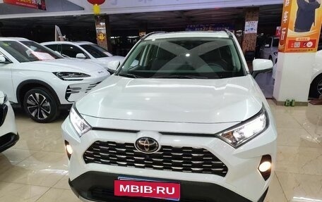 Toyota RAV4, 2022 год, 2 240 000 рублей, 2 фотография