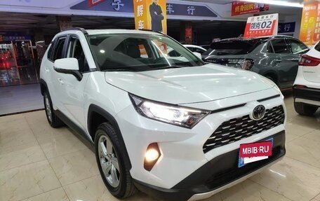 Toyota RAV4, 2022 год, 2 240 000 рублей, 3 фотография