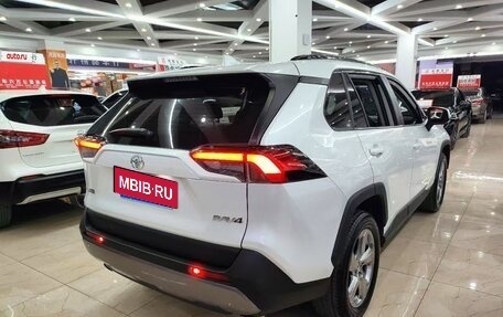 Toyota RAV4, 2022 год, 2 240 000 рублей, 6 фотография
