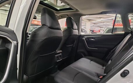 Toyota RAV4, 2022 год, 2 240 000 рублей, 13 фотография