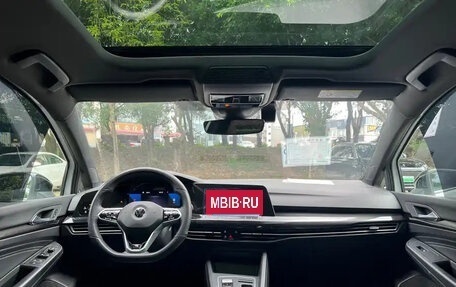 Volkswagen Golf VIII, 2022 год, 1 800 000 рублей, 11 фотография