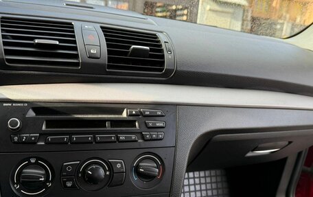 BMW 1 серия, 2011 год, 1 300 000 рублей, 7 фотография