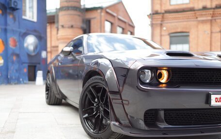 Dodge Challenger III рестайлинг 2, 2022 год, 5 100 000 рублей, 3 фотография