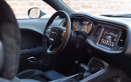 Dodge Challenger III рестайлинг 2, 2022 год, 5 100 000 рублей, 8 фотография