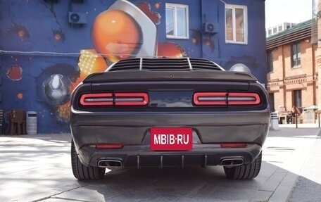 Dodge Challenger III рестайлинг 2, 2022 год, 5 100 000 рублей, 5 фотография