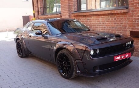 Dodge Challenger III рестайлинг 2, 2022 год, 5 100 000 рублей, 10 фотография